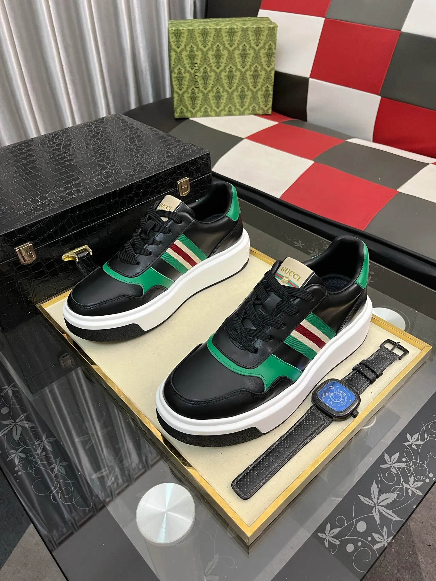 Men's Men's Shoes 💰458⌚️⌚️ [Gucci·Gucci] Original quality. ~ Unique modern style sneakers. 🏃A must-have casual shoe for trendy men😍😍 Original brand imported from Italy, imported original leather, sheep lining (refuses to discolor and grind feet) Sole: Original sole provided by the original factory, French lazy style design ⚠️Fit to the feet, original quality, super comfortable original sole. Just like shooting the real thing 🎬The real thing is better Code number: 38-443️⃣Colors available